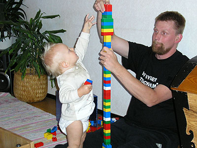 lego2.jpg (42395 bytes)