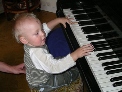 piano.jpg (28823 bytes)
